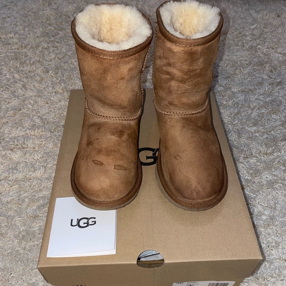 UGG Other - Girls Classic Uggs Chestnut size 1